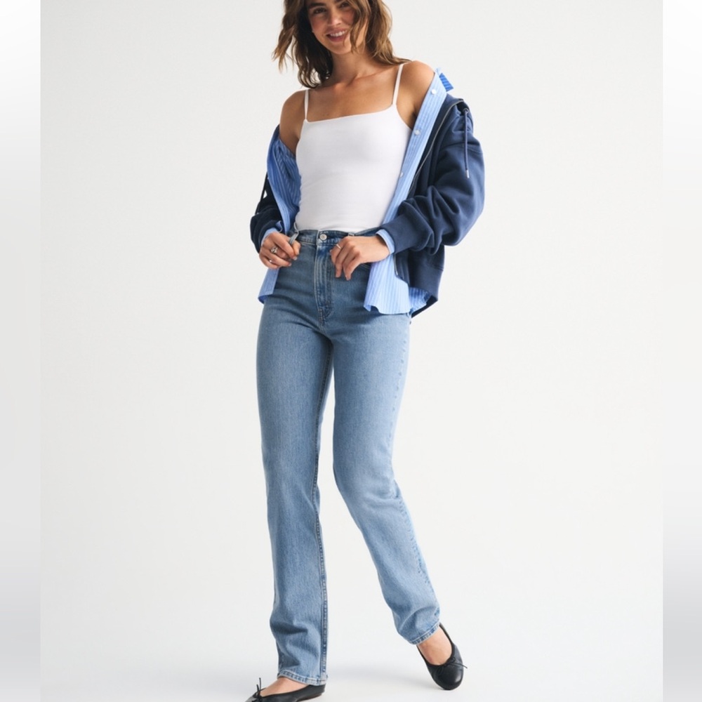 Abercrombie & Fitch Light Ultra High Rise  90s Straight Jeans
